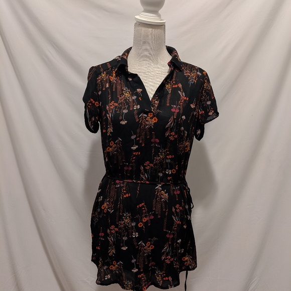 Lily White Tops - *2/$5 SALE!* Lilly White Floral Tunic Top (Size S)